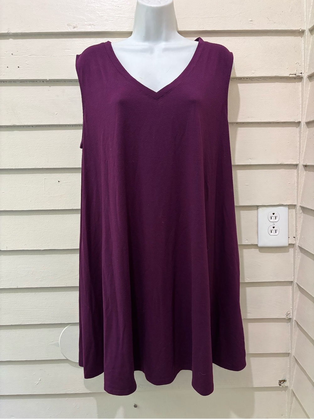 🔥5 for $25🔥 Zenana Premium Plum V-Neck Sleeveless Swing Tunic Dress - Picture 2 of 8